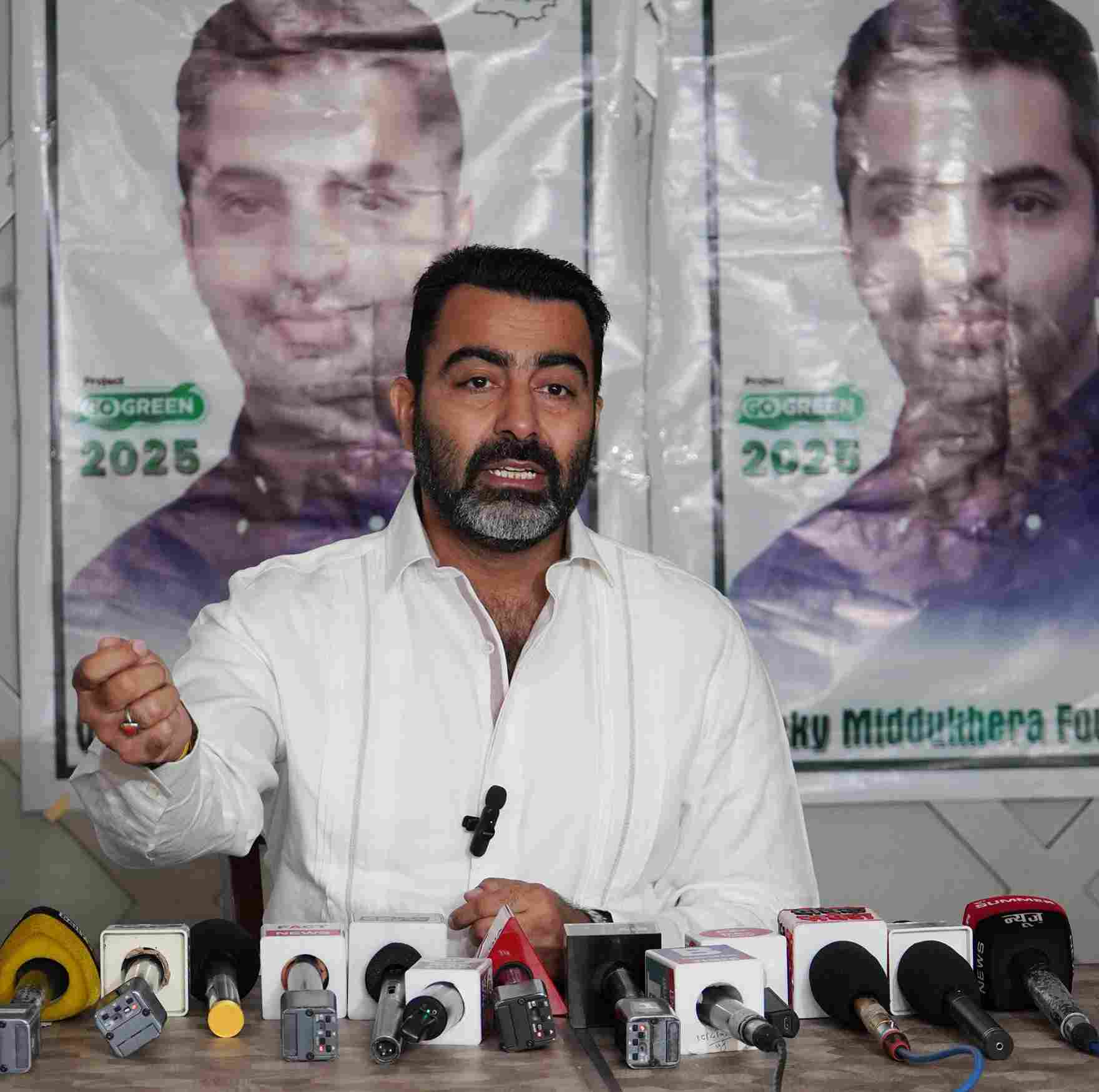 विक्की मिड्डूखेड़ा फाउंडेशन 2025 में लगाएगा 50 हज़ार पौधे