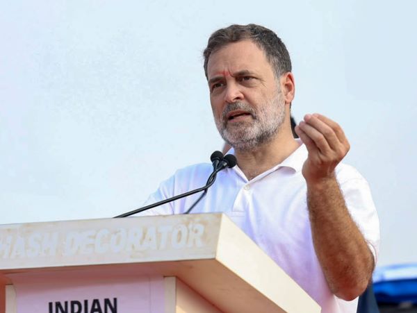 आईडीबीआई बैंक मामले को लेकर राहुल ने सरकार को घेरा, वित्त मंत्री ने किया पलटवार