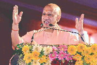 दंगाइयों के आगे नतमस्तक होते थे सपा के नेता, भाजपा ने त्योहारों पर अमन कायम किया : योगी