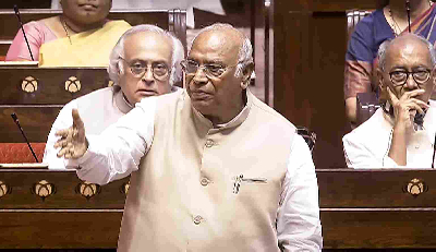 विपक्ष अपने लक्ष्य से नहीं हट रहा, शुरुआत से अपनी मांगों पर कायम : खरगे